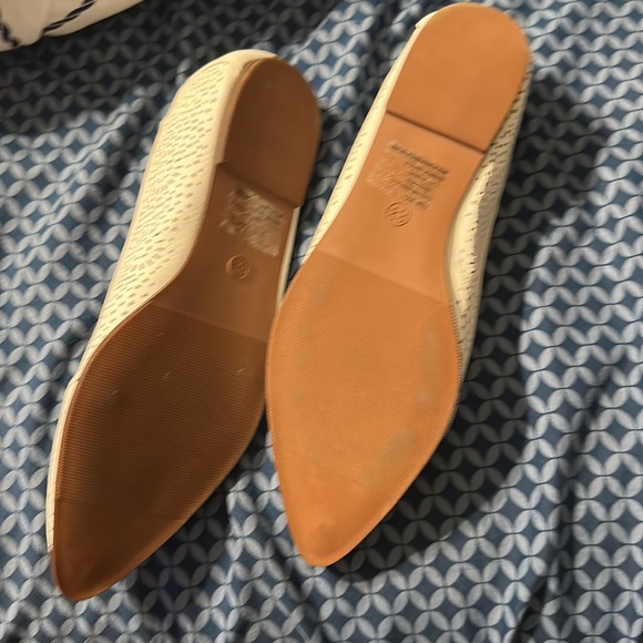 Maurice’s white flats - Picture 3 of 3